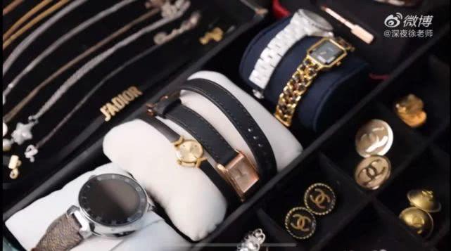 24岁网红就这么有钱？22万包包随便买，家里有个“LV专柜”！