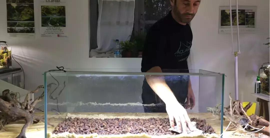 草缸造景教程：这个缸居然能装下一头“犀牛”？