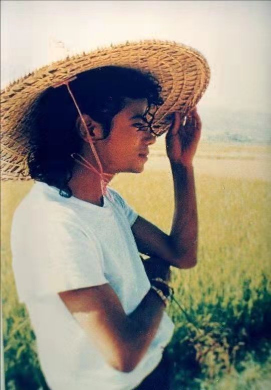 中山迈克尔杰克逊,迈克尔杰克逊跟中山老太太合影