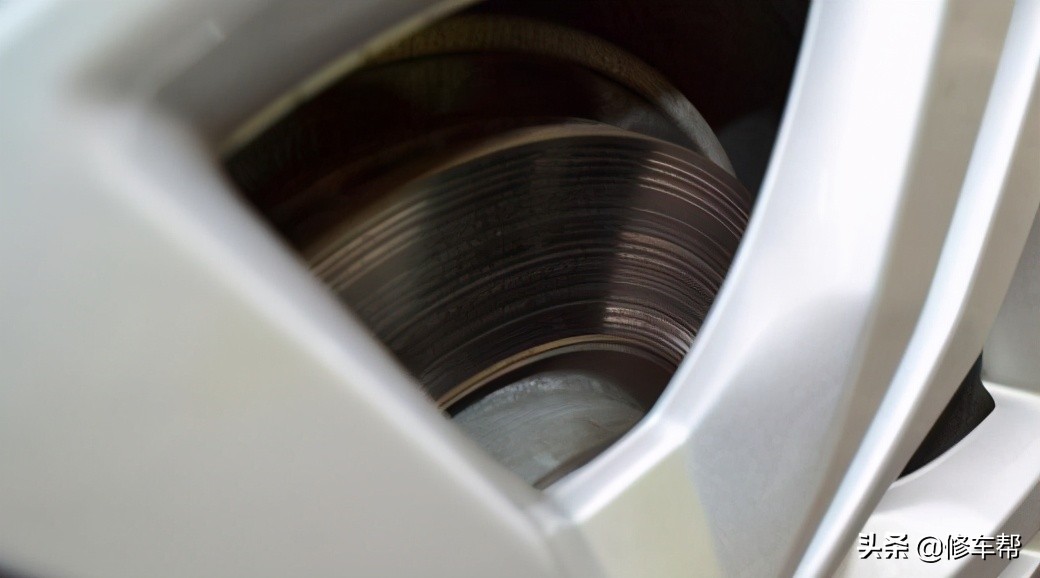 制动踏板抖动是怎么回事,刹车制动踏板有点抖动