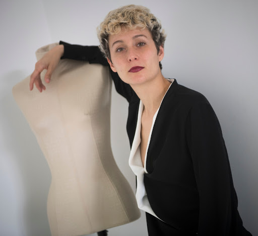 莱后的衣橱：这是度假必穿的品牌，CEO没好好演戏回家继承财产了