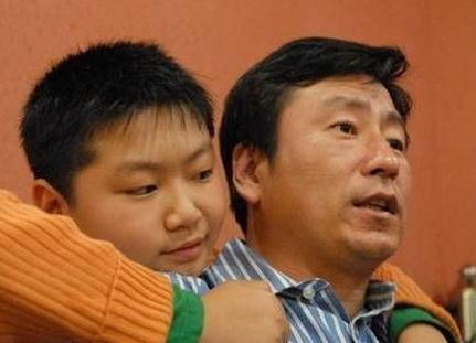 白岩松谈孩子断绝关系,白岩松高考考了几次