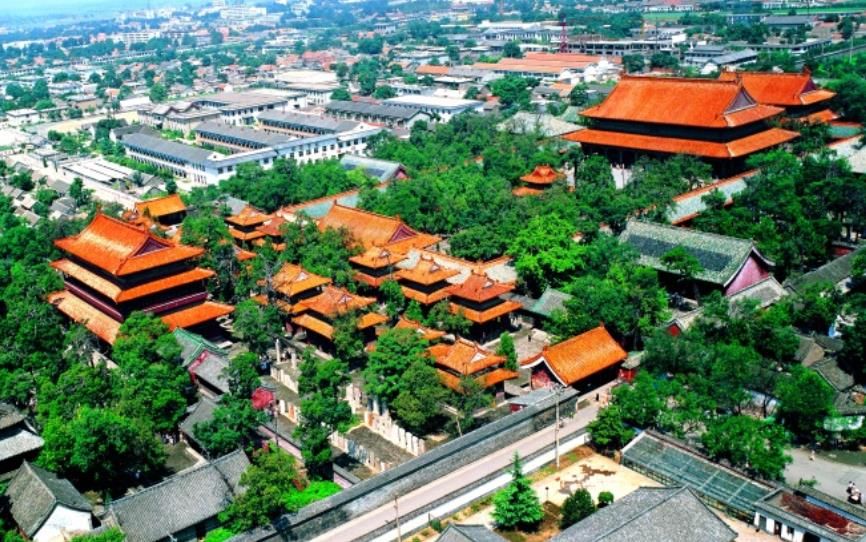 曲阜孔子墓全景,山东曲阜千年古村孔子墓