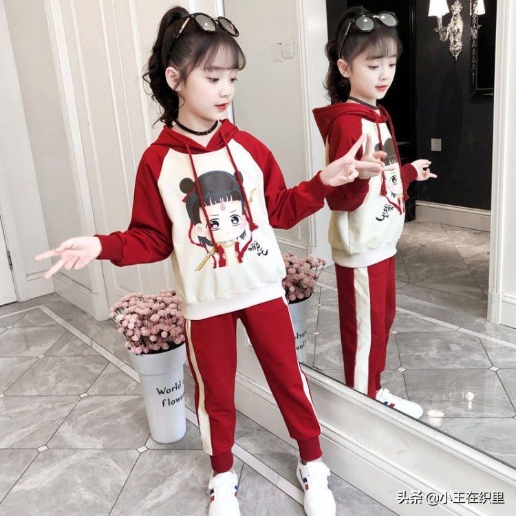 今年最流行的童装冬款,今年超流行的童装百搭又时尚