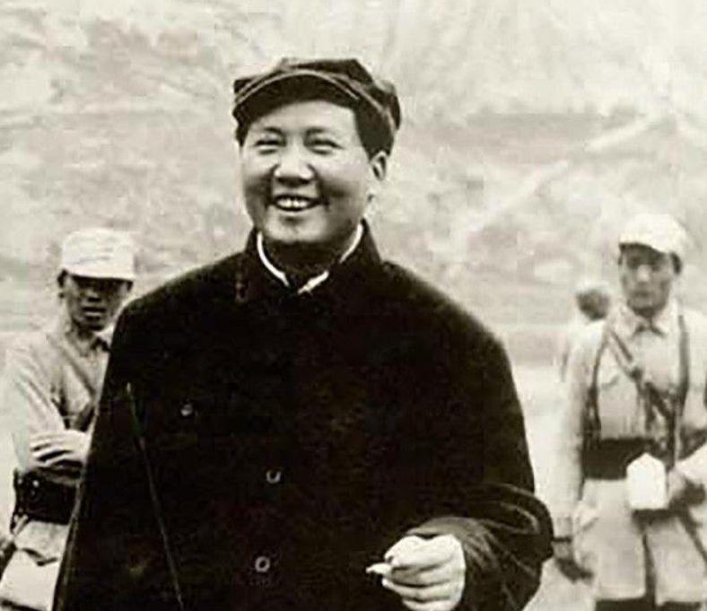 八旬老农带女儿进城看病,老伴不小心说漏嘴,才知是毛主席警卫员