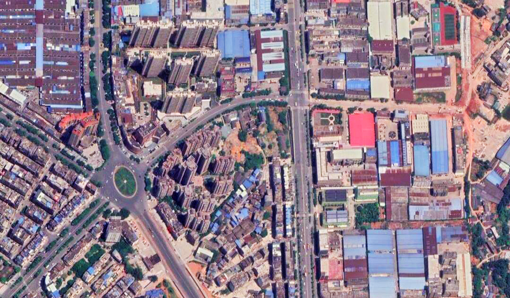 卫星航拍赣州南康区：境内有机场和高铁站，家居小镇很亮眼