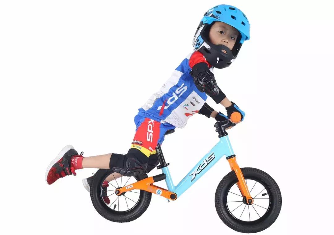 儿童滑步车教学教案,儿童滑步车骑行姿势练习