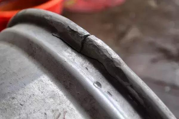 轮毂翻新后掉皮怎么修复,怎样修复受损的轮毂