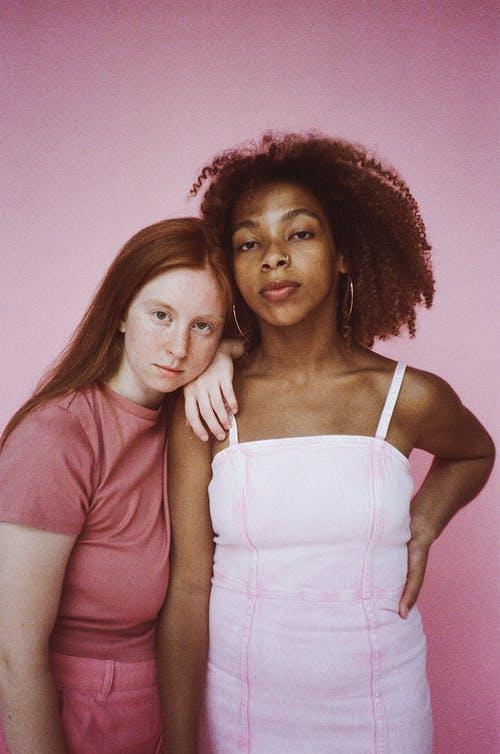 狮子座女生喜欢你的征兆,让女生喜欢你的四个品质