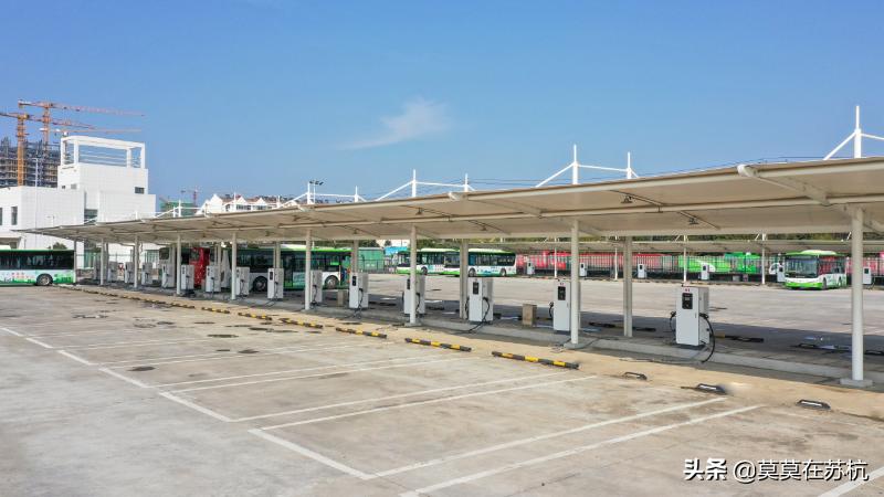 特斯拉光储充一体化超级充电站,特斯拉太阳能储电设备