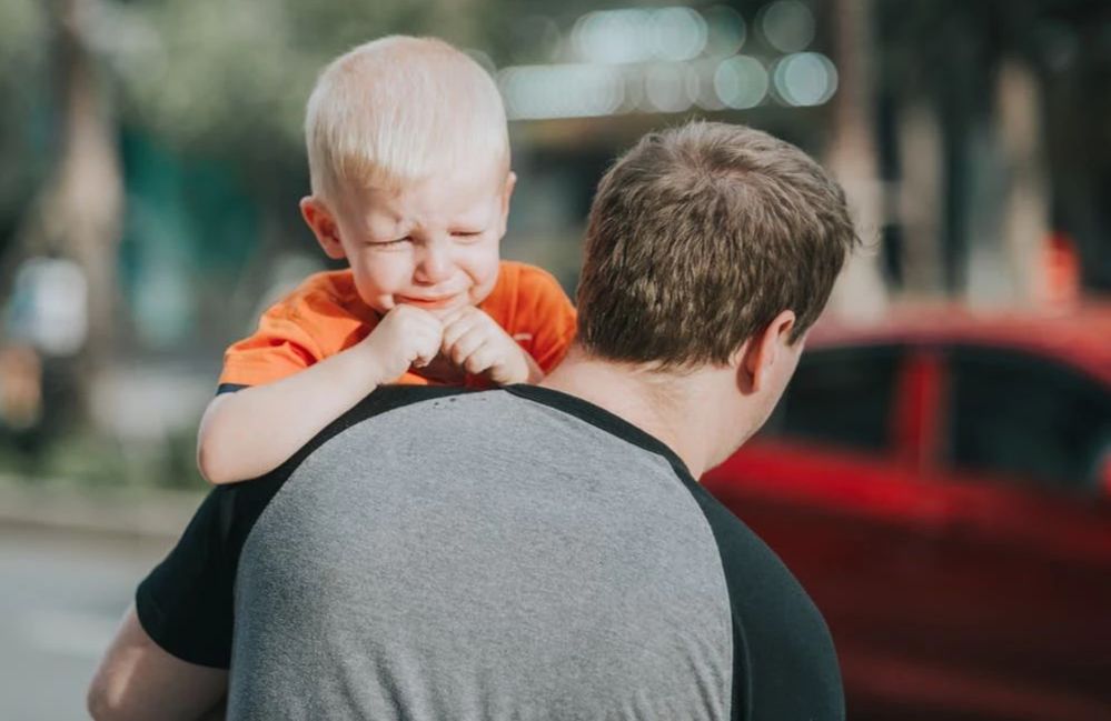 女童被男孩毁容,七岁女童遭男子伤害
