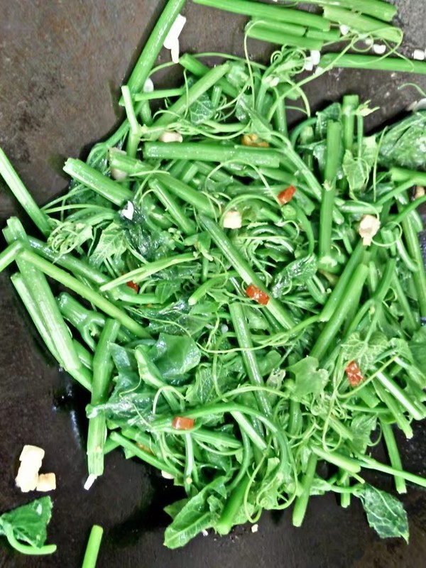 这菜炒起来比肉都香,这两样菜简单一炒就鲜香无比