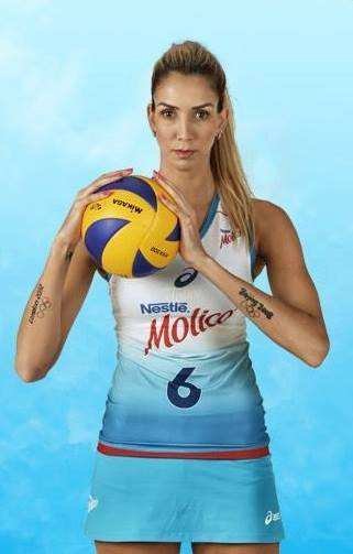 她是巴西火辣排球女神，魔鬼身材，频繁换男友惹争议
