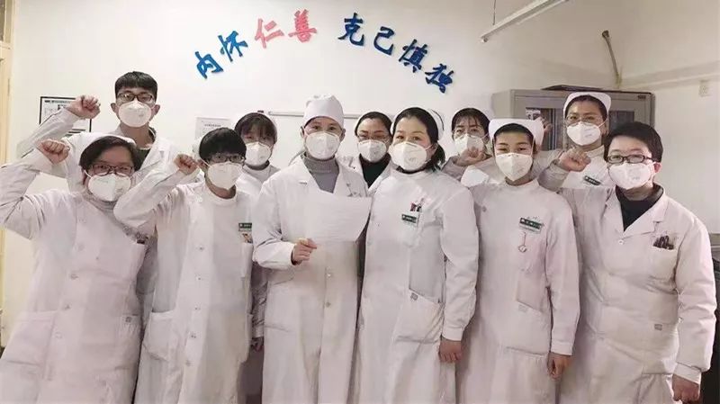 抗击疫情我们无私奉献,抗击疫情我们誓死坚守