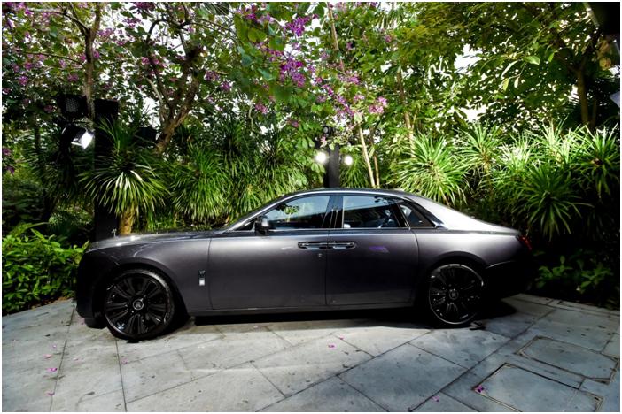 试驾劳斯莱斯古思特新款,新款劳斯莱斯古思特沉浸式体验