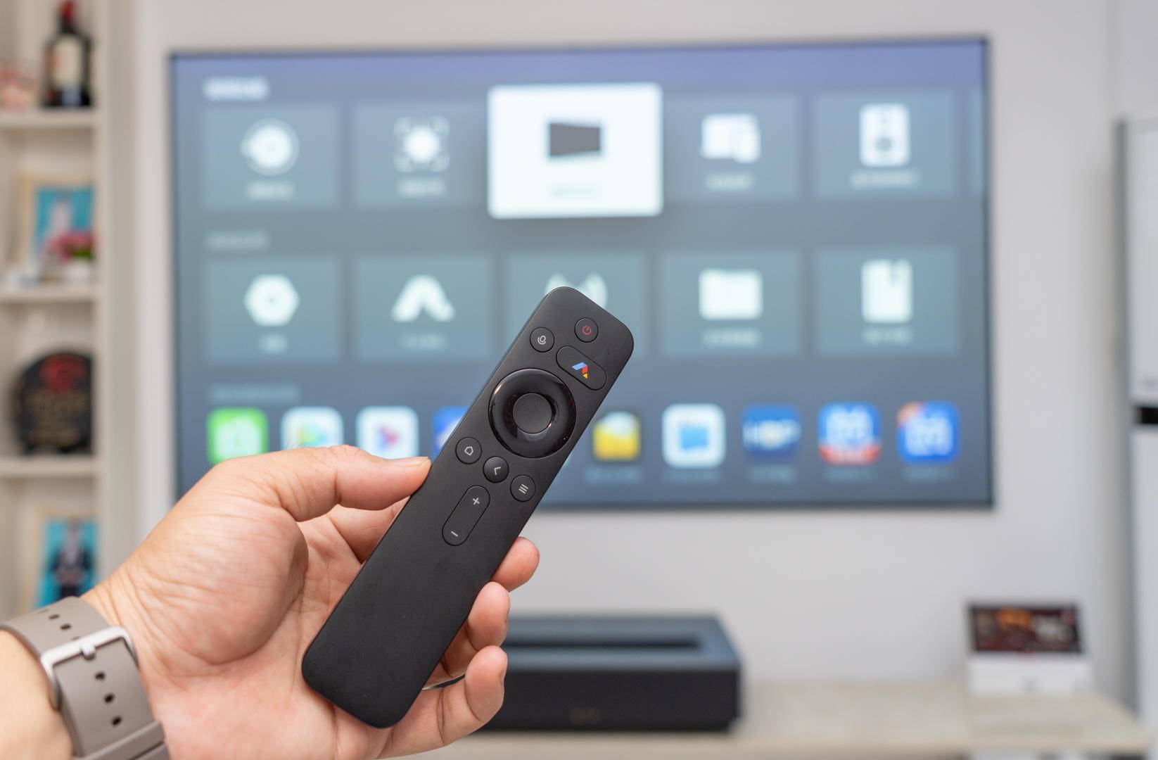 100英寸激光电视机测评,激光电视80寸和100寸差多少