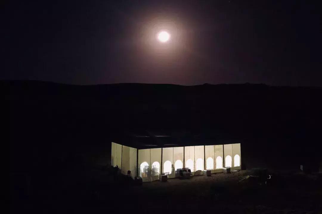 敦煌沙漠惊现64平米巨型沙画，奋战10天10夜创作，仅存在一天就消失