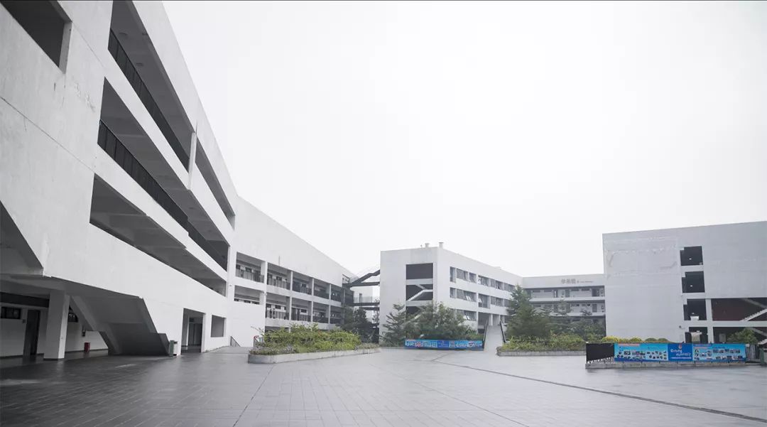 深圳有个建在“空中”的大学，拍照美到爆！