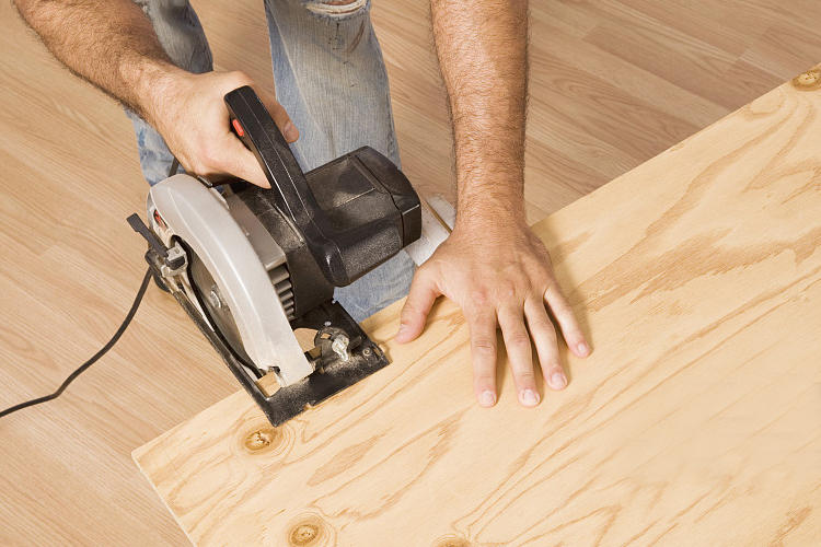 “锯”绝伐木累！其实只要四步就能挑选出来一把完美的电圆锯