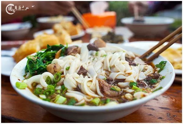 一处小众目的地！这里有酸汤辣子蘸出来的美味，吃一口就丢魂！