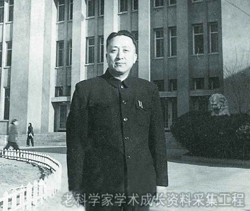 中国著名泌尿外科吴阶平教授,吴阶平泌尿外科学上中下册