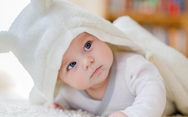 满3个月的宝宝有哪些表现,满三个月婴儿发育标准