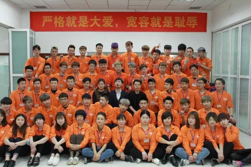 青千万,零基础学美发培训最好学多久