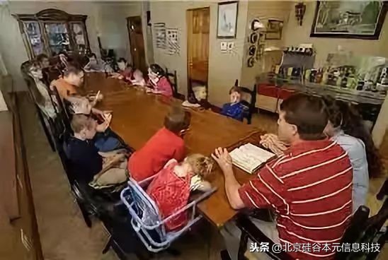 美国夫妇生了60多个孩子,美国夫妇一胎生下17个孩子