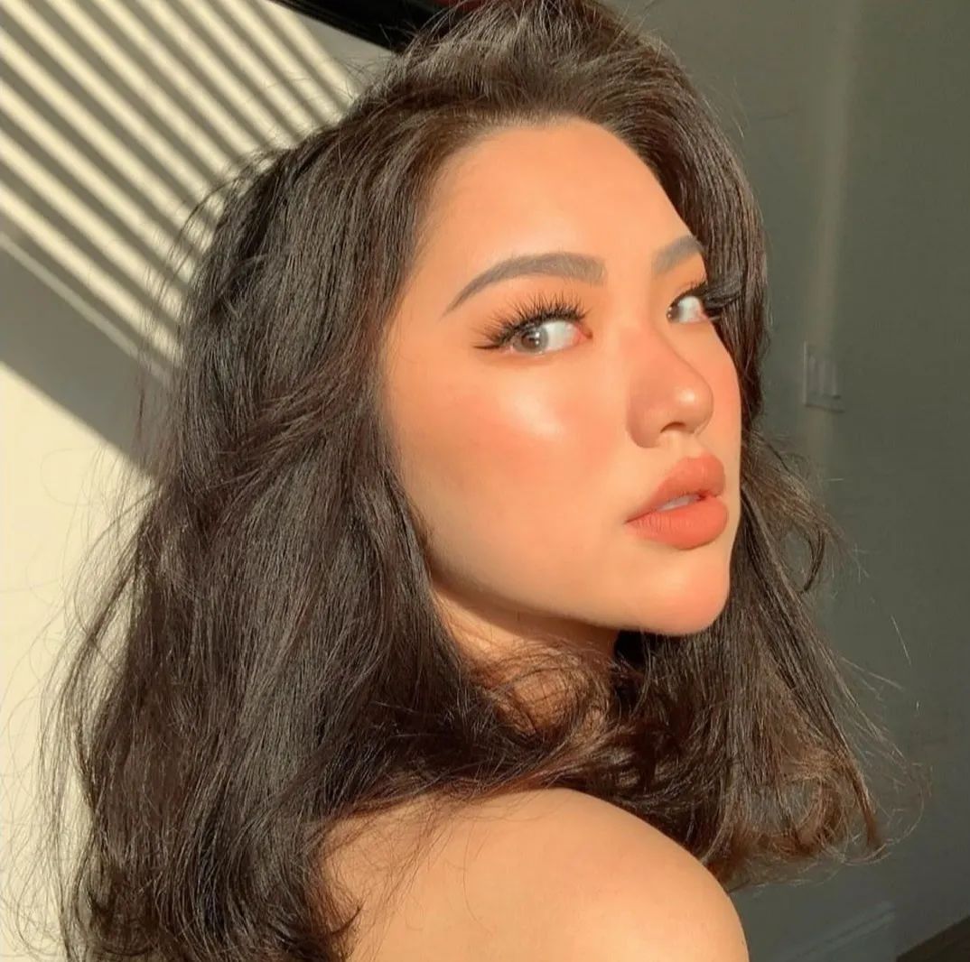 被称作泰国最美小花的90后，画上这个妆连Lisa都要被比下去