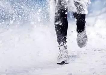 肛门旁边有个硬块很痛！这是什么原因？