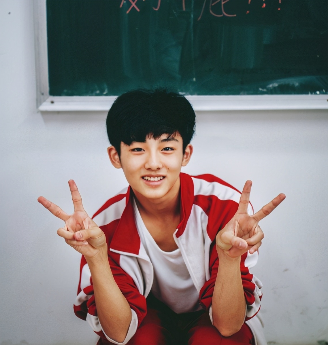 董思成中戏校服韩网,董思成中戏上课