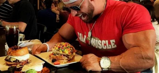 肌肉男喝蛋*粉白**,怎样才能显得专业