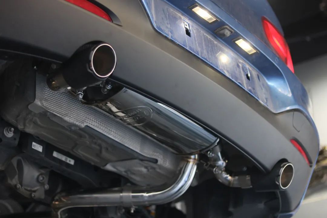 怪兽改造跑车视频,宝马f20120改装