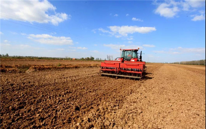 用了十五年的东方红拖拉机,东方红拖拉机有哪些技术优势