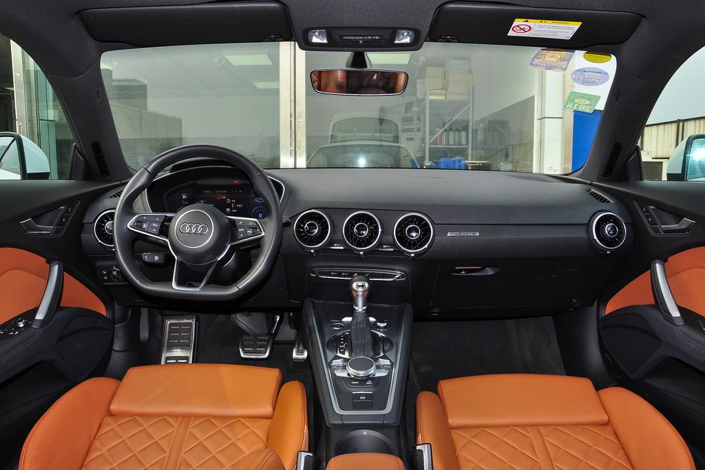 奥迪tt科比,科比的凯雷德和奥迪tt