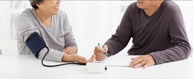 躺着测血压是不是最准的,隔衣服测血压准确吗