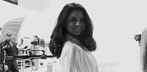 女人圆脸发型和方脸哪个更抗老,适合圆脸方脸女生的发型短发