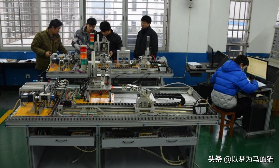 目前大专就业率比较高的专业,大专选什么专业就业前景好工资高