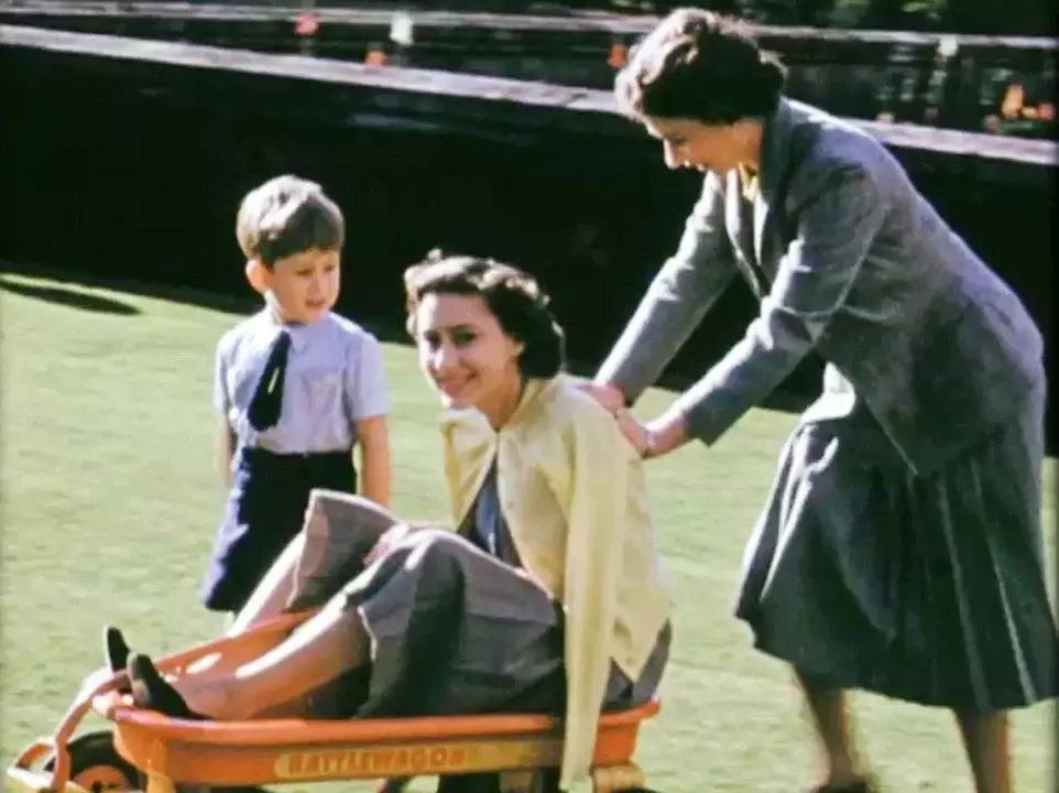 93岁女王年年放暑假！深扒女王秘密“朋友圈”，看看她都玩些啥