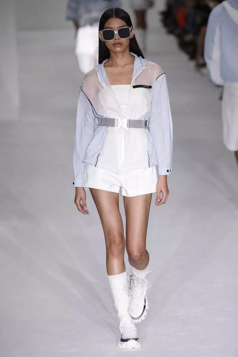 波司登羽绒时装周,波司登伦敦时装周中国红