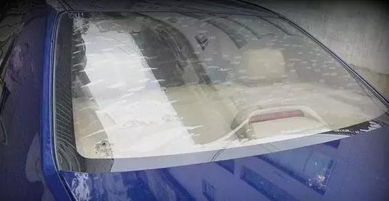 下雨天车辆太阳膜起泡泡,关于汽车太阳膜起泡的危害