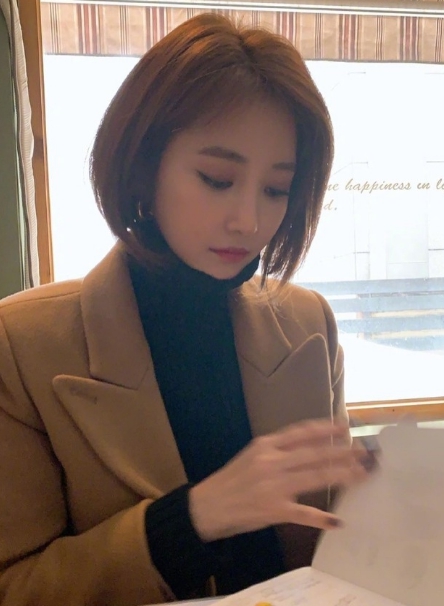 高俊熙穿白色西服,高俊熙时髦