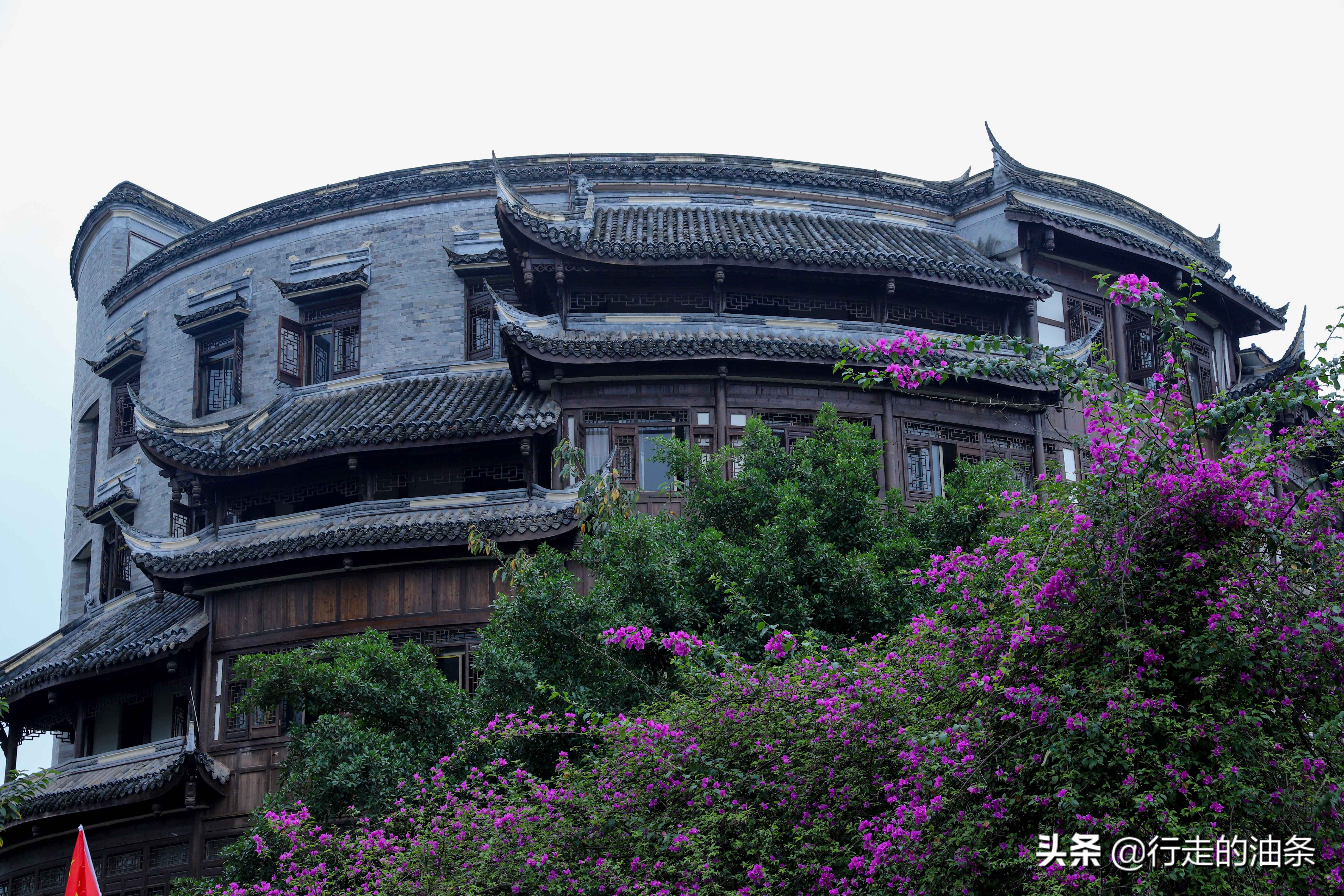 重庆旅游打卡老街磁器口,重庆自驾凤凰古城游记