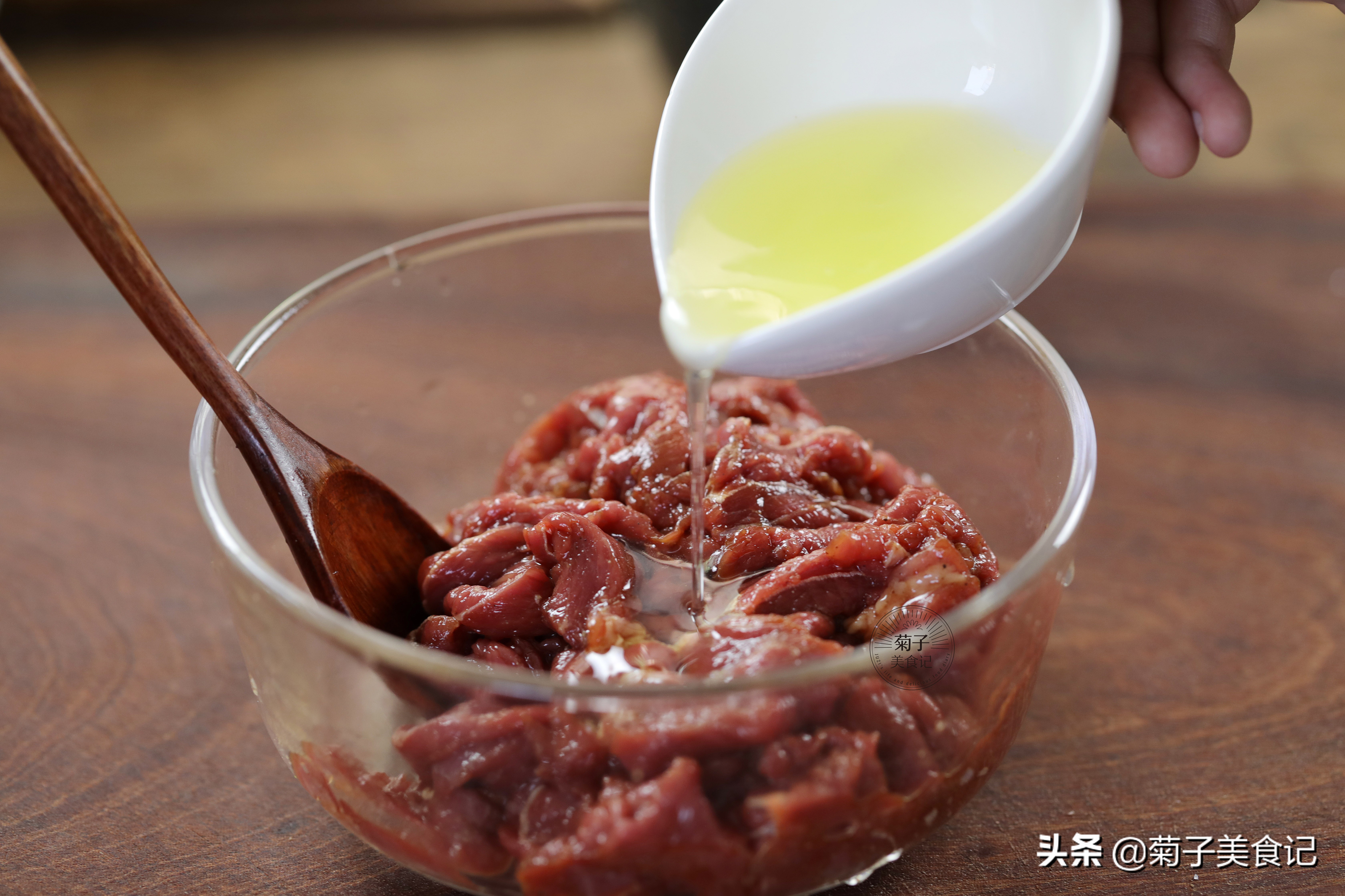 羊肉怎么炖着吃不柴没有膻味,羊肉现炖的好吃还是过夜的好吃