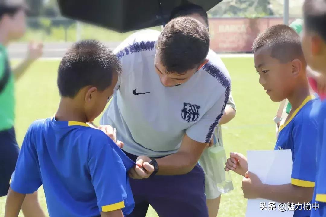 青少年足球夏令营火热报名中,儿童青训足球夏令营
