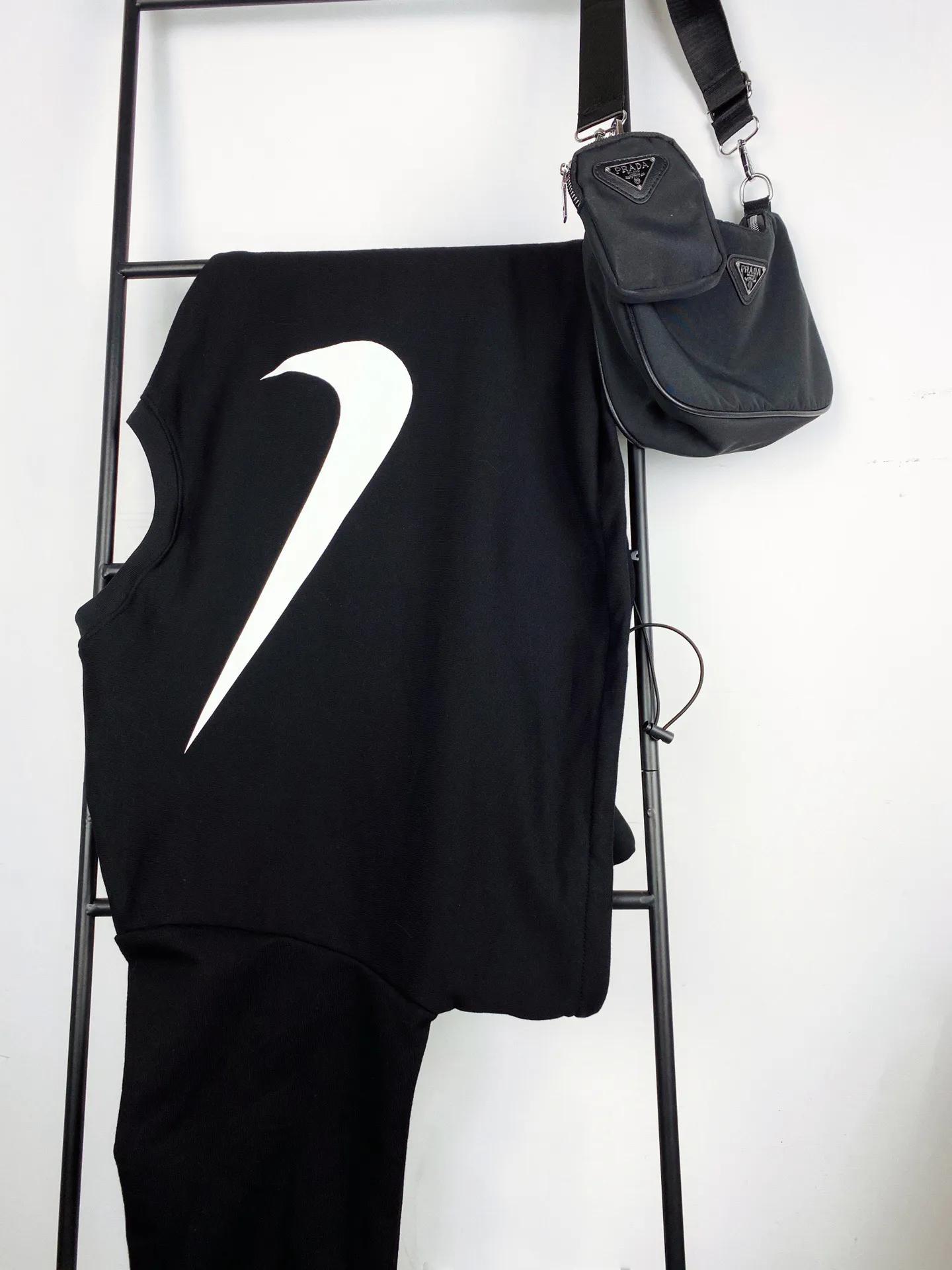 Nikeswoosh短款抽绳卫衣