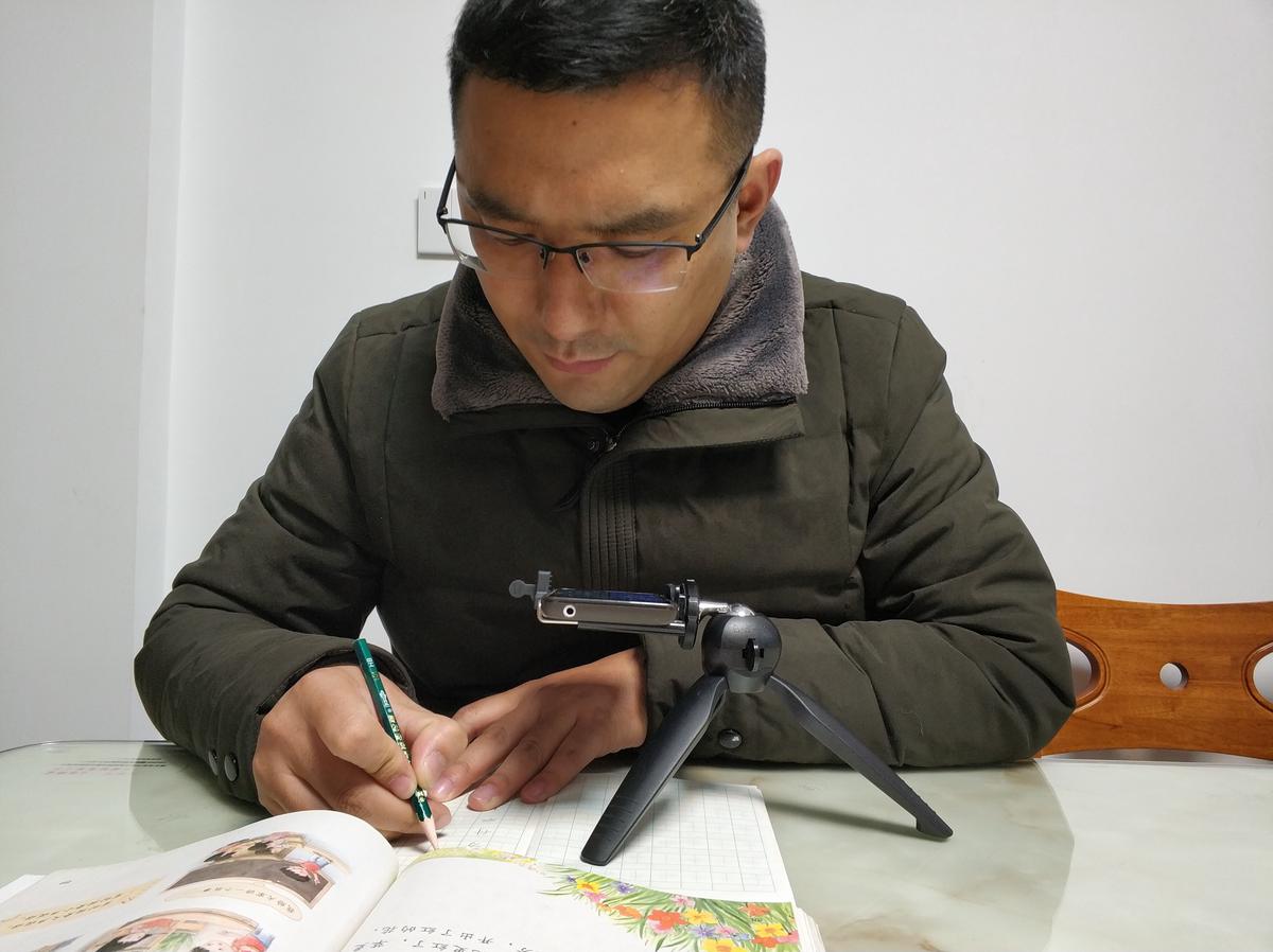 这位老师抢了课外补习班生意，却被400万家长点赞“干得好！”