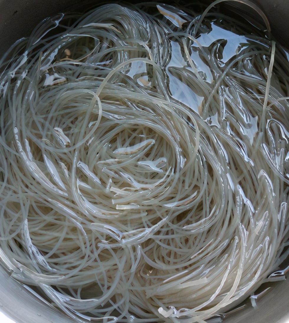 粉条里加俩鸡蛋,粉条里打两个鸡蛋没想到这么好吃