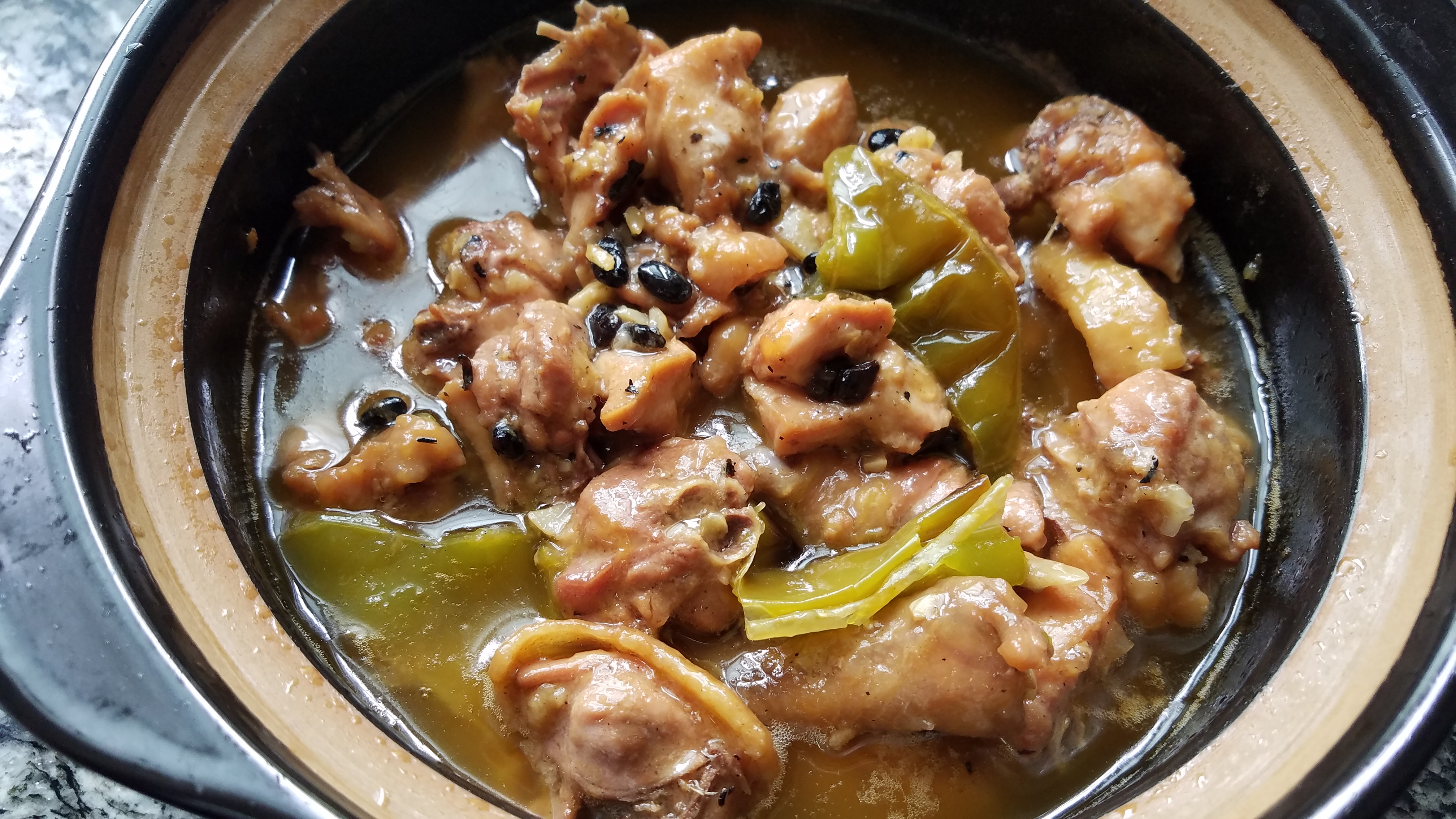 香喷喷的鸡肉煲,鸡肉香嫩的制作方法