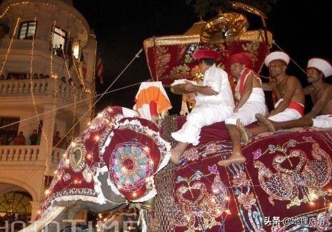 世界十大宗教圣地排名,世界三大宗教发源地和分布地区